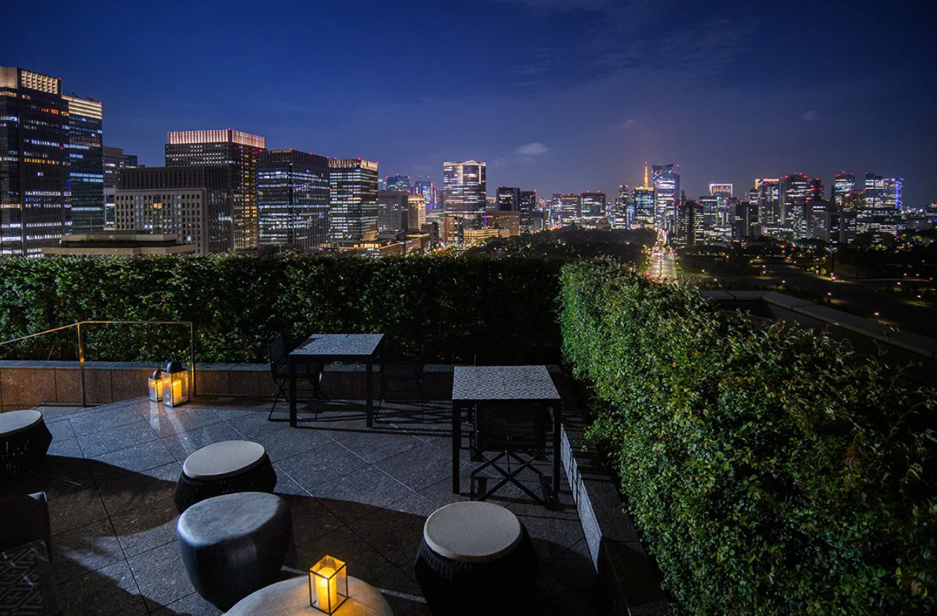 パレスホテル東京 クラブラウンジのテラスと夕景