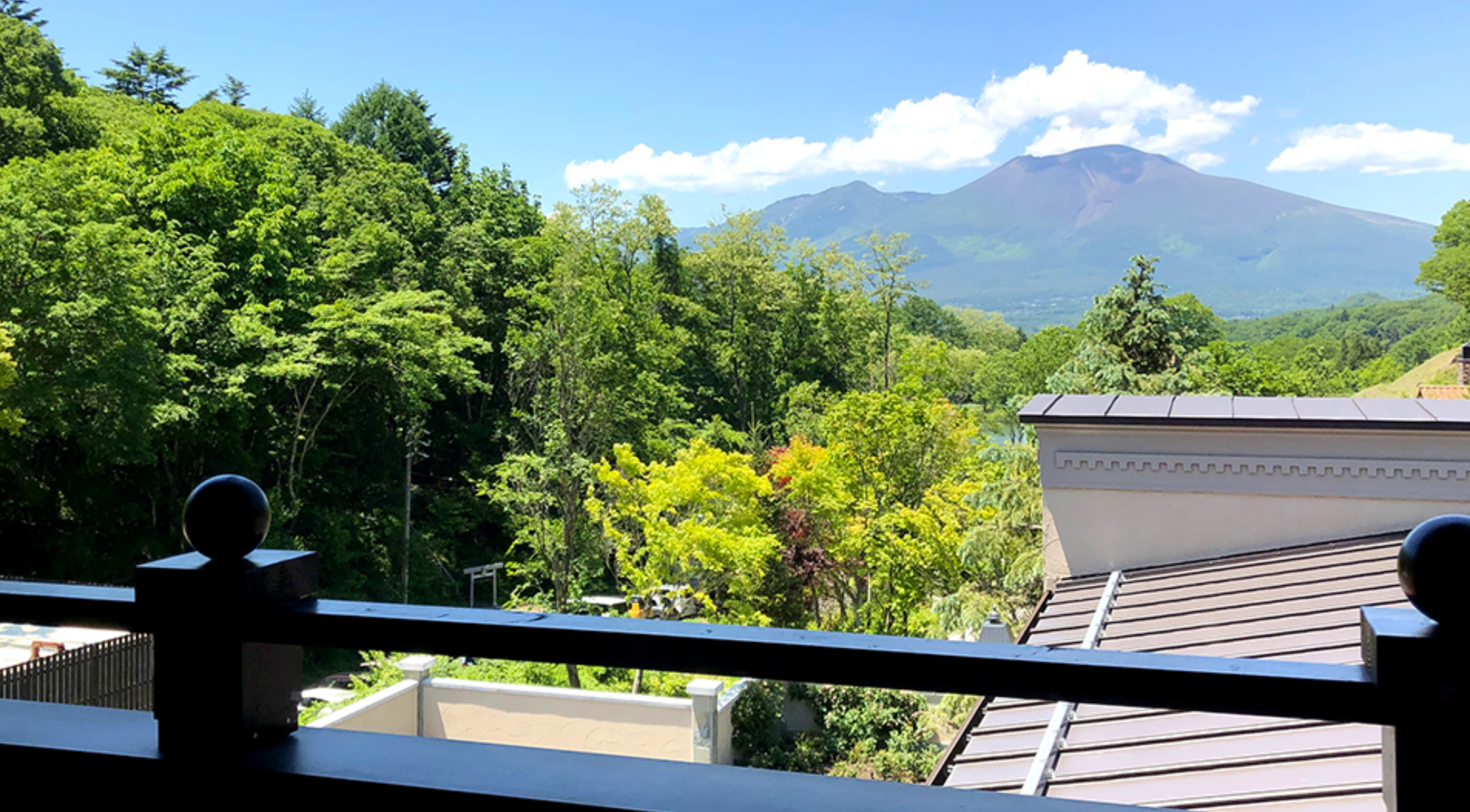 ルグラン軽井沢ホテル＆リゾート 山の上テラスから見る浅間山