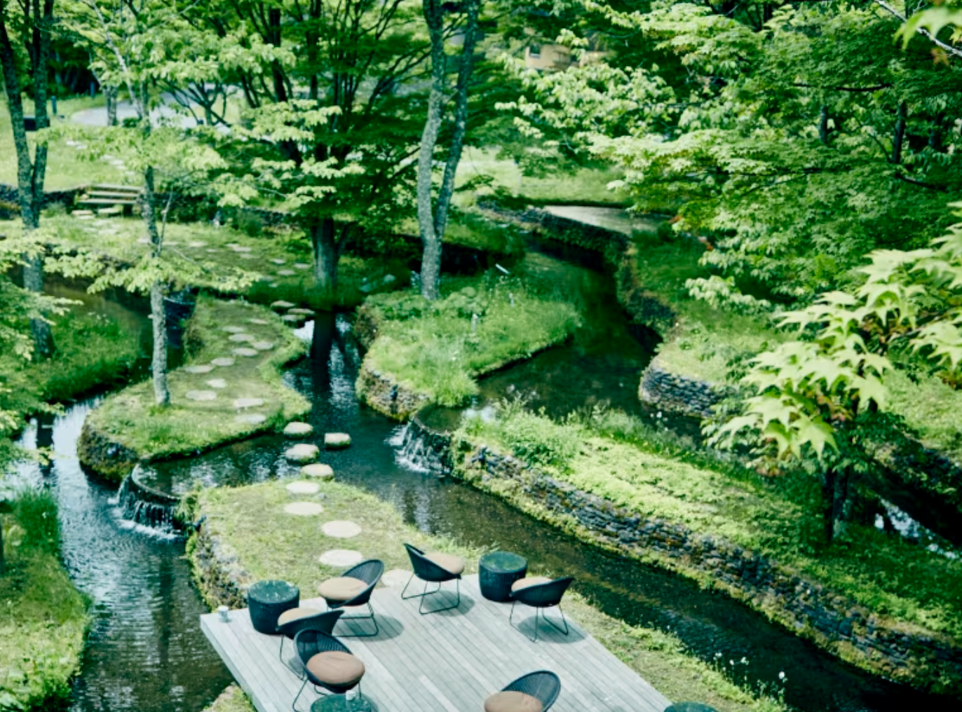 星のや軽井沢 敷地内の棚田と水路