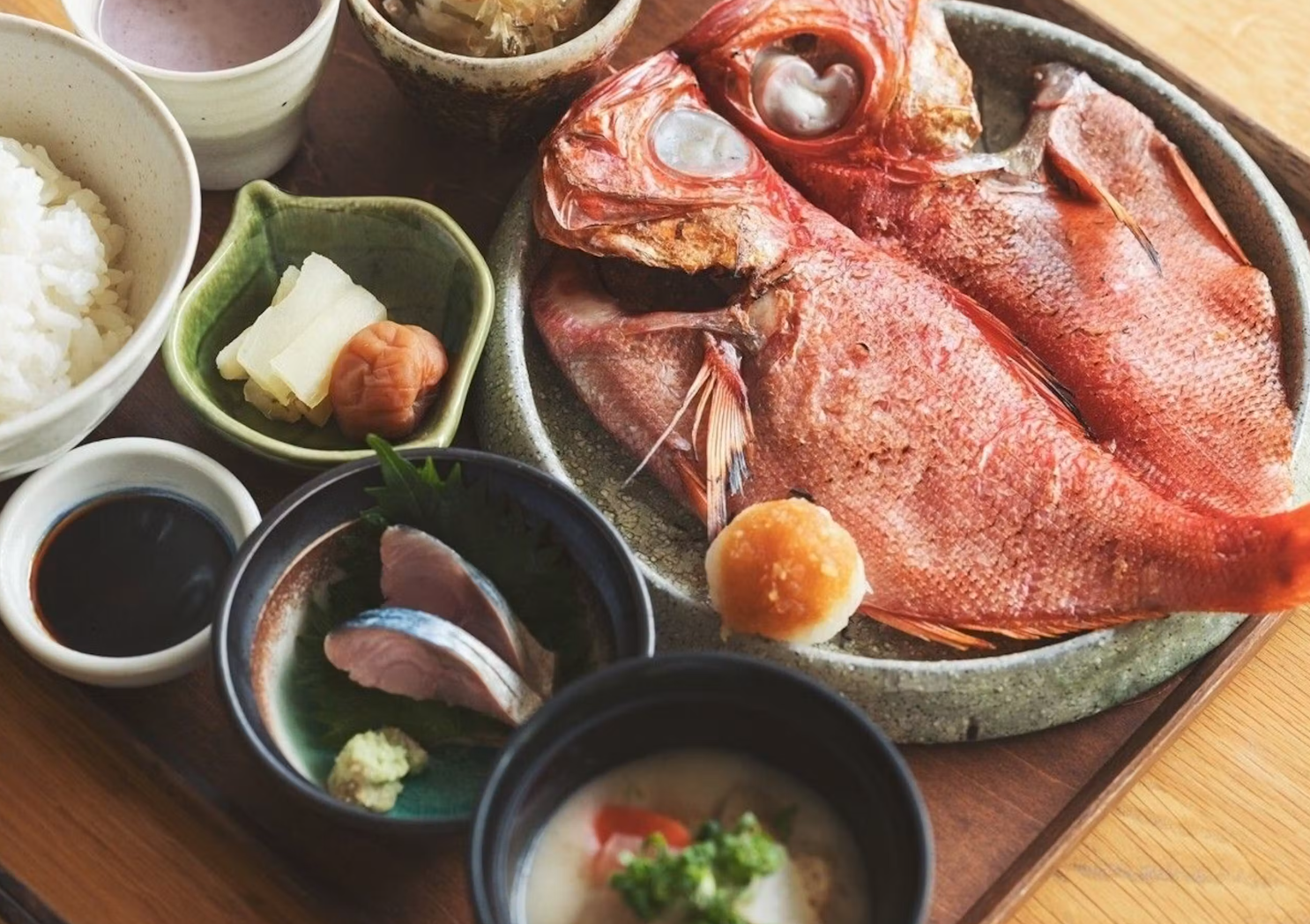 SOKI ATAMI 朝食の金目鯛の干物とハーフビュッフェ